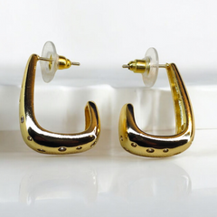 Curve Stud Earrings